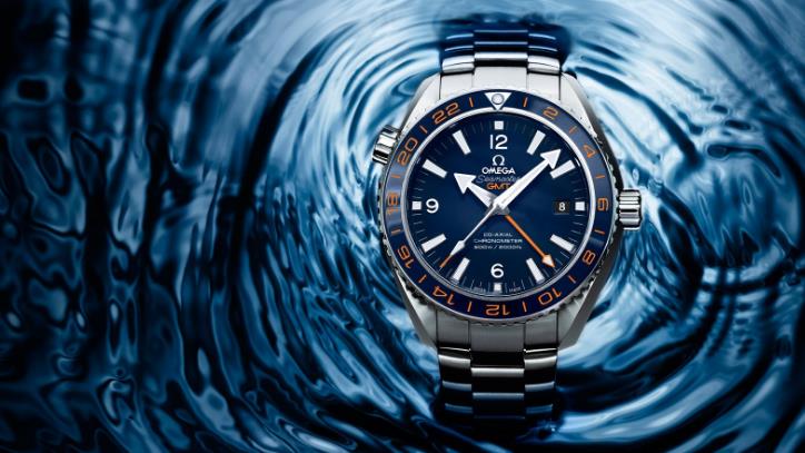 The water resistant fake watches are made from stainless steel.